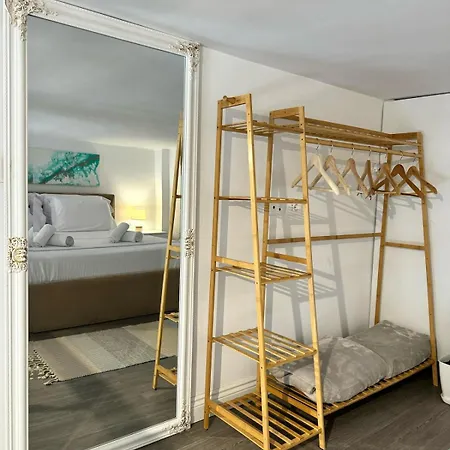 아파트 Lovely Blue Center By Pikhost 티라나