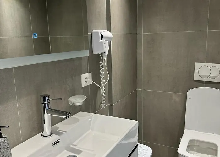 公寓 Lovely Blue Center By Pikhost 地拉那